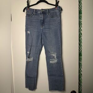 Universal Thread High Rise Slim Straight Jeans – Light Wash (8/29)